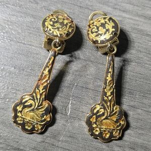 Vintave Gold and Black Floral Clip On Earrings